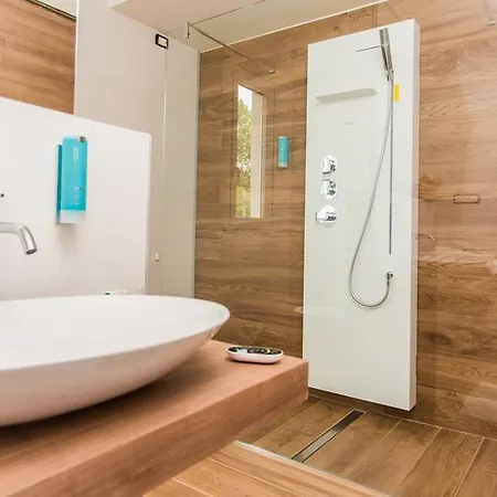Street Hotel 3*